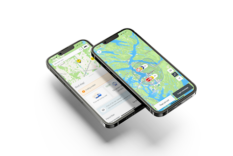 Mobiltelefon med appen Vegvesen trafikk åpen.